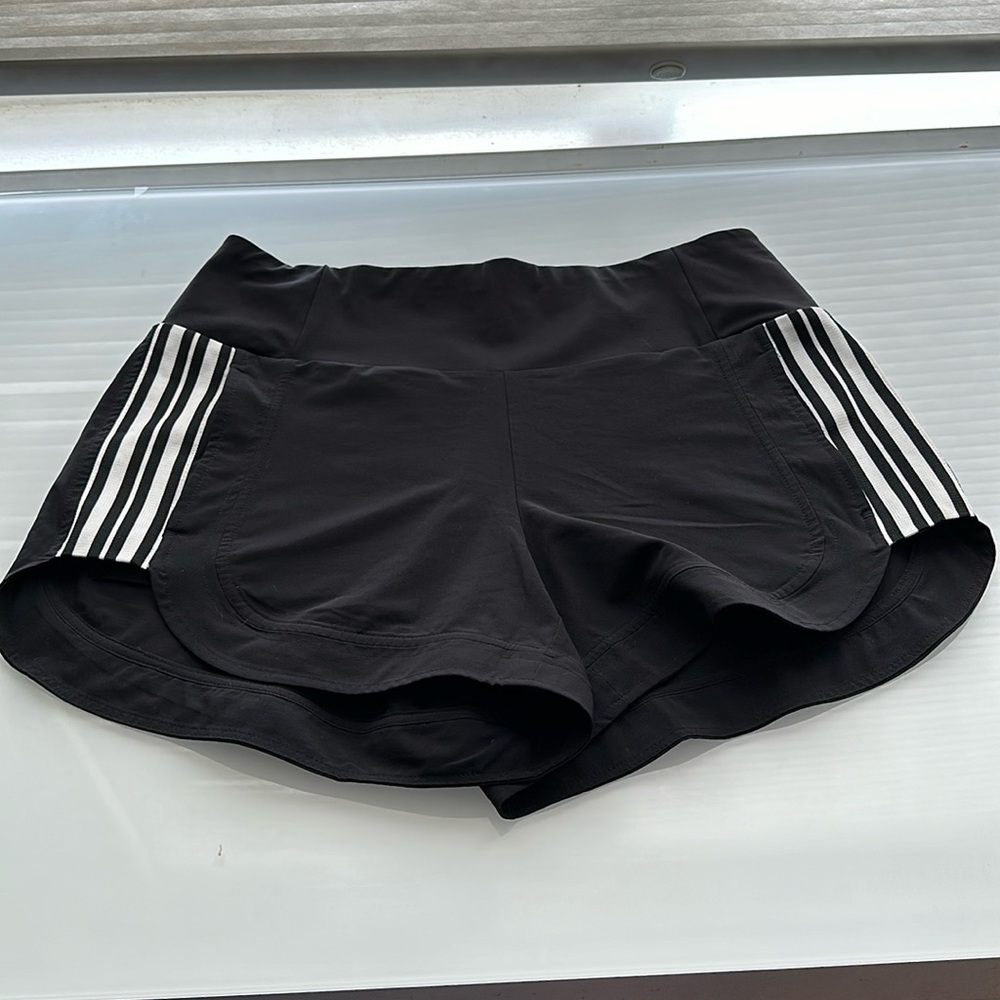 Athleta side stripe run short